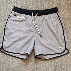 Vuori 5” Shorts Men’s Size Medium